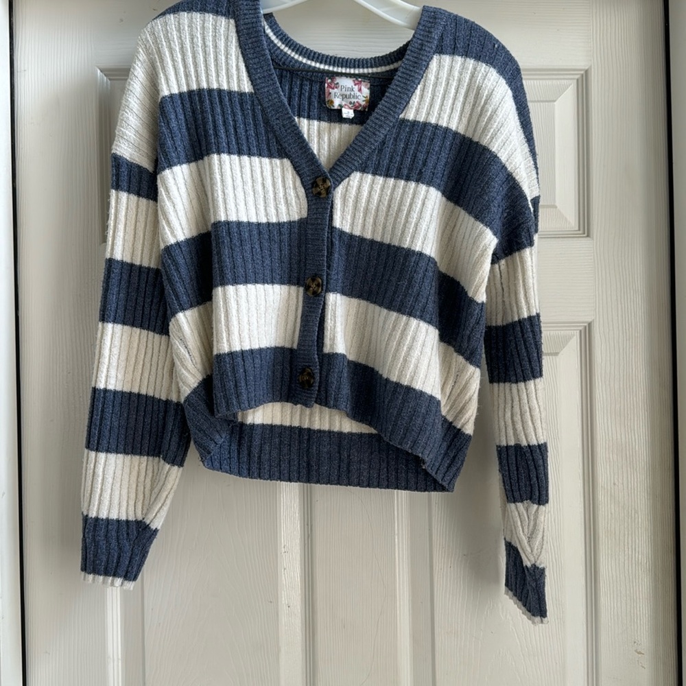 Cutest sweatshirt!